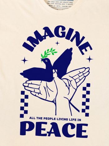 Gli occhiali insanguinati di John Lennon, l'appello di Yoko Ono contro le armi Gli occhiali insanguinati di John Lennon, l'appello di Yoko Ono contro le armi